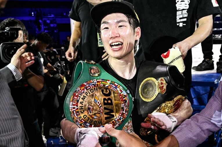 ヘッキー・ブドラーを倒し、WBA・WBC世界ライトフライ級王者となった寺地拳四朗（31歳） ／ photograph by Hiroaki Yamaguchi