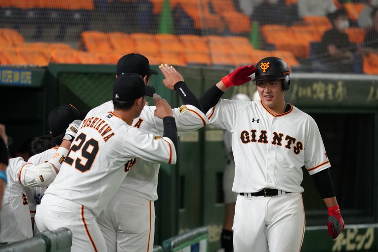 (C)Hideki Sugiyama　　　岡本和真