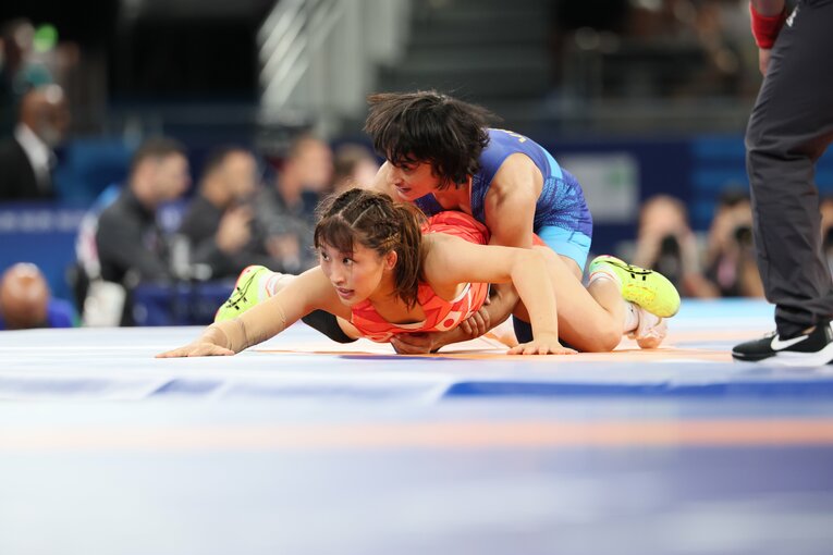 レスリング女子50kg級1回戦、須崎優衣vs.ビネシュ・フォガト　©Kaoru Watanabe/JMPA