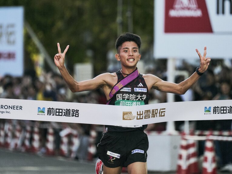 1カ月前の出雲駅伝では優勝のゴールテープを切った上原だったが　©Yuki Suenaga