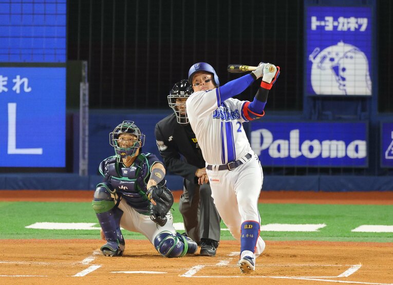 開幕戦では先頭打者で初球をホームランする離れ業を見せた　©Sankei Shimbun