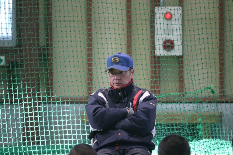 ミーティング中の斎藤監督