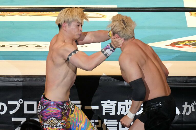 清宮の張り手が炸裂した瞬間