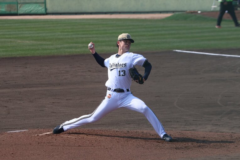 キャンプでの寺西　©Fumi Sawai