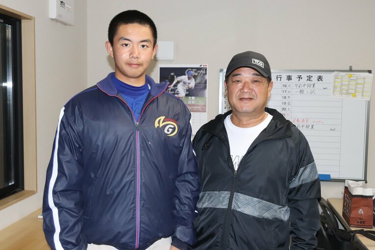 高校時代の李と金沢監督　©Yu Takagi