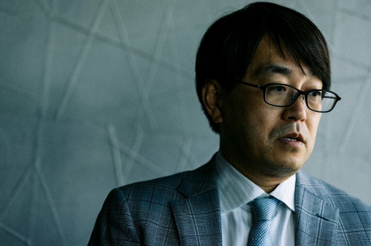 王将戦七番勝負で藤井聡太王将に挑戦する羽生善治九段。昨季は人生初の負け越しとなったが、羽生はどのような思いでその時期を過ごしていたのか ／ photograph by Kiichi Matsumoto