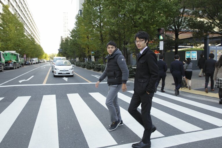 「山の神」ふたりのビートルズ風ショット　©︎Atsushi Hashimoto