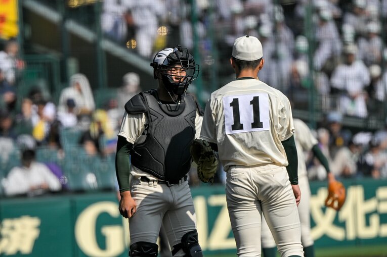 マウンドで投手陣に声をかける堀　©Nanae Suzuki