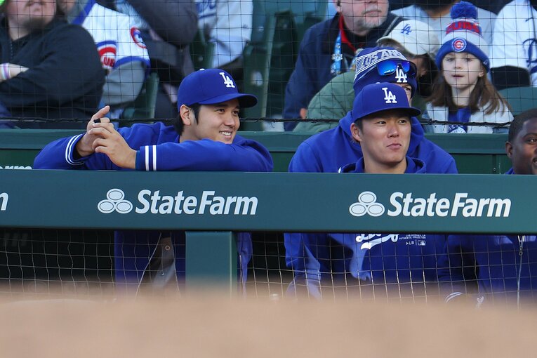 どこかリラックスした表情で試合を見守る2人。隣り合うシーンも多い　©Getty Images