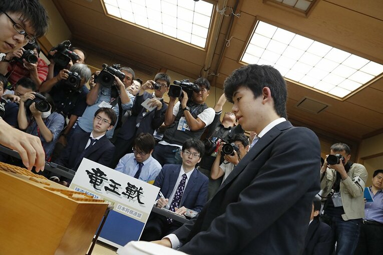 2017年の藤井聡太（当時14～15歳） ／ photograph by BUNGEISHUNJU