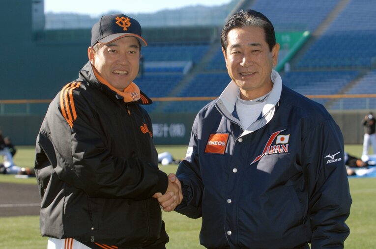 2007年の原辰徳監督と星野仙一監督。巨人と阪神で指揮を執っている際の“スカウト引き入れ”秘話とは ／ photograph by JIJI PRESS