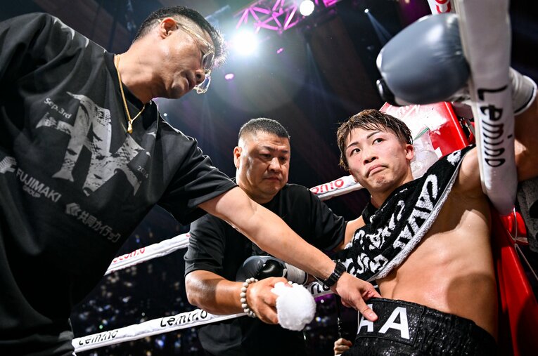 ドヘニーを圧倒した井上尚弥。じつはインターバル中の表情もこれまでと違ったと黒田雅之氏は語る ／ photograph by Hiroaki Yamaguchi