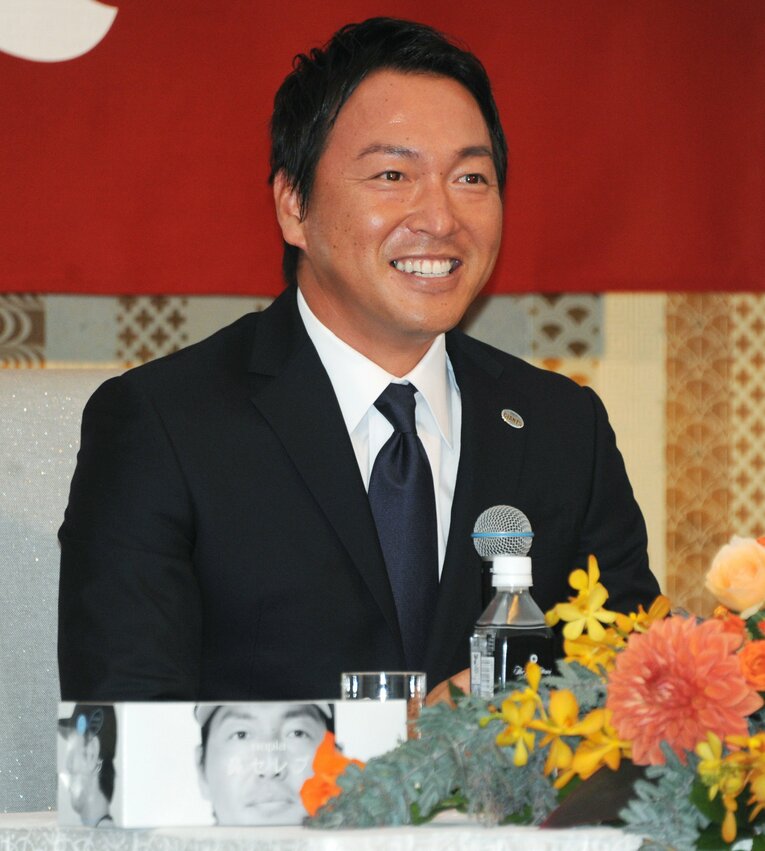 昨シーズン限りで引退した巨人・長野久義も大学院進学を目指している　©JIJI PRESS