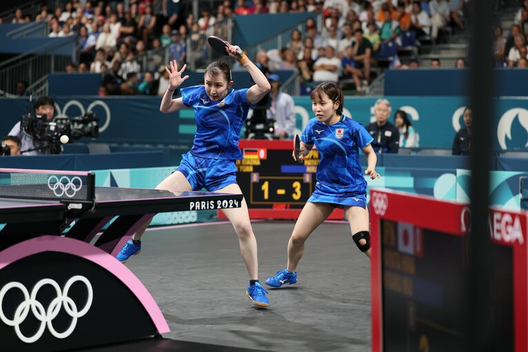 女子卓球団体準決勝、ダブルス平野・早田組　©Kaoru Watanabe/JMPA