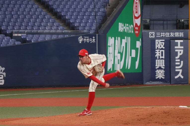 189cmの長身に加え、高校卒業後は15キロの増量に成功。球速も5キロ以上上がった　©Fumi Sawai