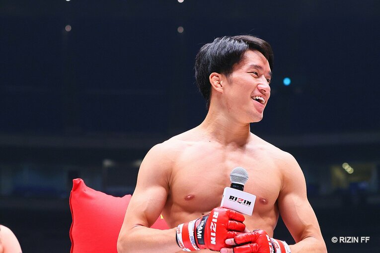 【RIZIN】朝倉海の勝因と朝倉未来の敗因は同じ？ なぜ弟は“フルスイング8連発”で勝ち、兄は三角絞めで失神したのか(18)