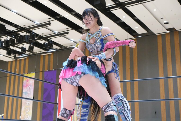 学級委員長も務めた「高校生レスラー」 吏南（17歳）がタイトル戦で見せた“肩書き以上の可能性”…来春の卒業後はプロレス専念へ(27)