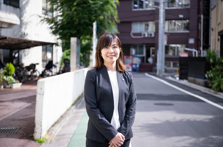 今春からJリーグの常勤理事に就任した前V・ファーレン長崎社長の高田春奈氏。業務と平行して、東京大学で教育思想に関する研究を続けている ／ photograph by Tomosuke Imai