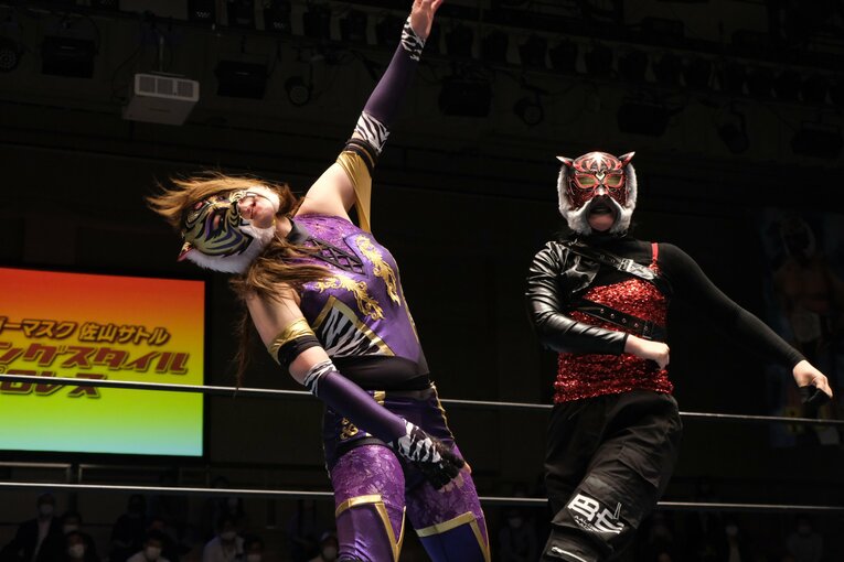 タイガー・クイーンを激怒させた“ヒール殺法”…乱入に凶器攻撃、待望のライバルは何でもありの“闇の軍団”？(16)