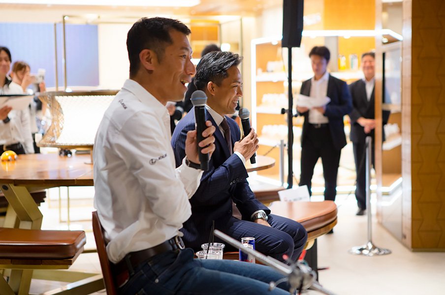 <特別対談 後編>室屋義秀(パイロット)×野村忠宏(柔道家)「好きなこと、だから続けられる」<Number Web> photograph by Tadashi Shirasawa