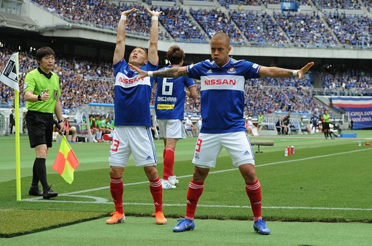 マリノスのクリリンことマルコスは、トップ下で気円斬のような切れ味