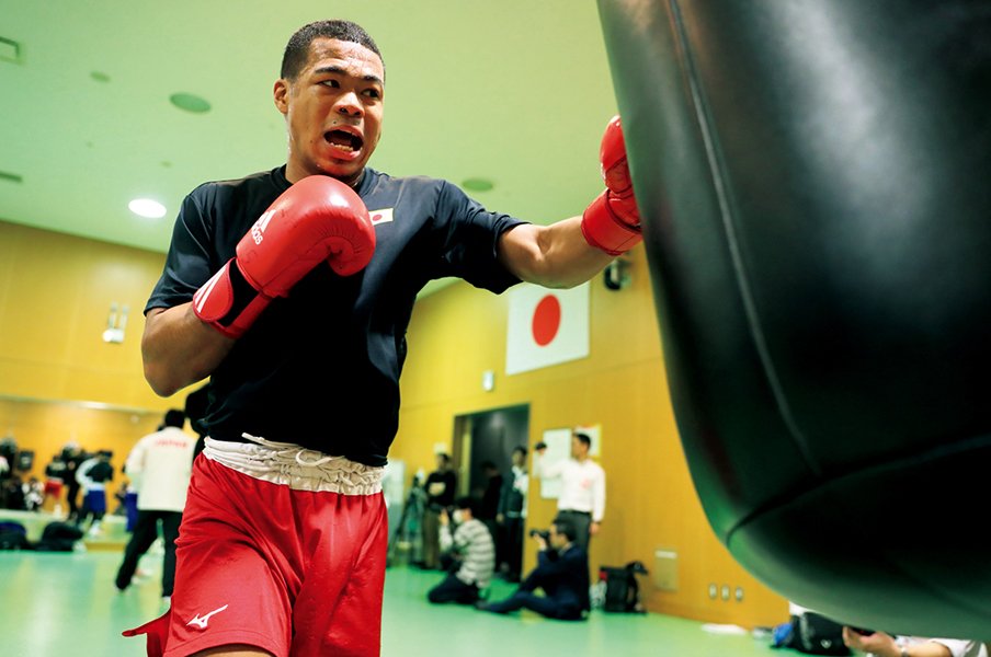 【ボクシング】「“プロです”と胸を張りたい」岡澤セオンが五輪で目指すもの。＜Number Web＞ photograph by AFLO