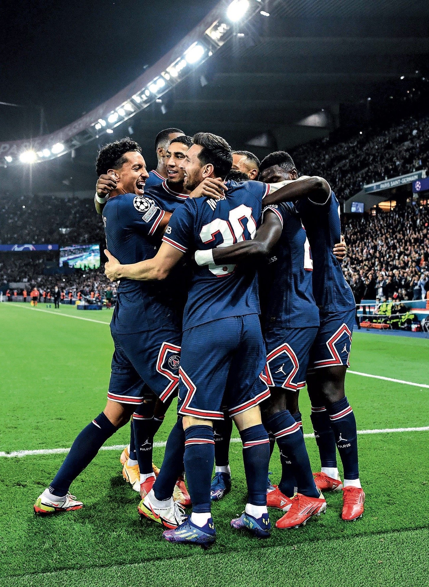 8月29日のリーグ戦でPSGデビューしたものの、その後は機会が増えず、メッシの出場は第10節終了時で3試合にとどまっている