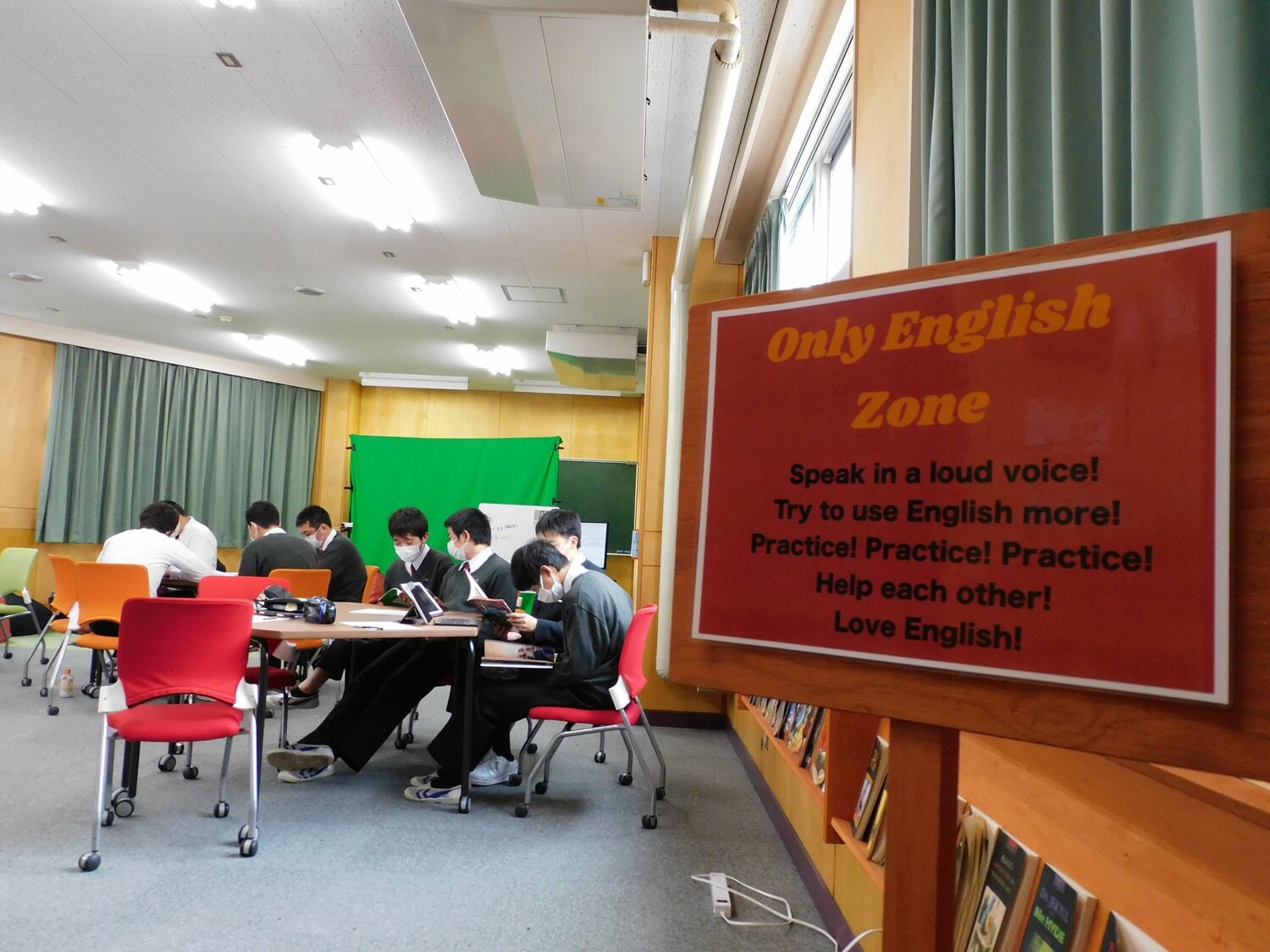 英語の授業中の様子 ©Jun Aida