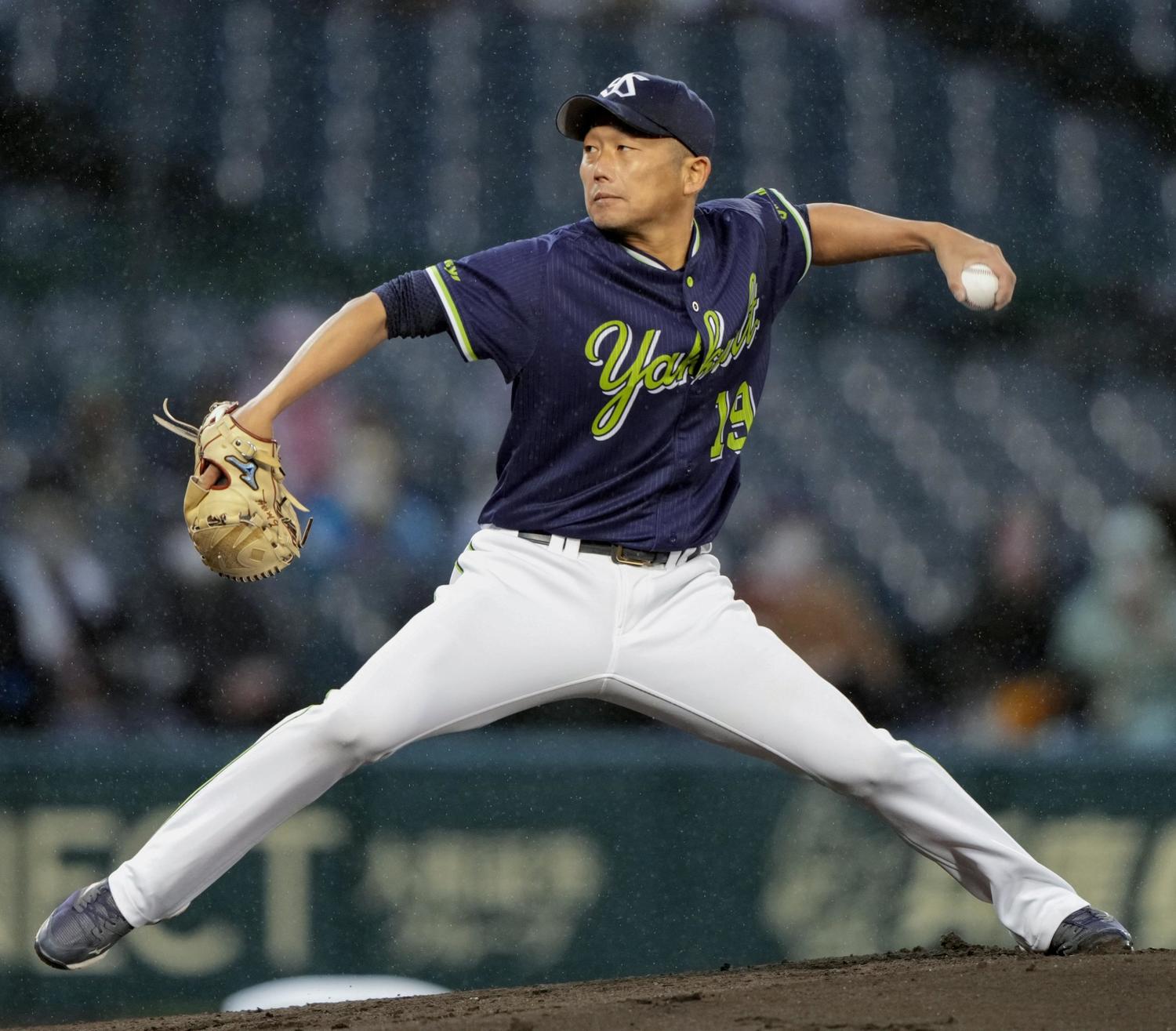 もし巨人で投げてたら197勝で名球会直前 現役最多173勝 ヤクルト石川雅規の 不運な名投手 データとは プロ野球 Number Web ナンバー