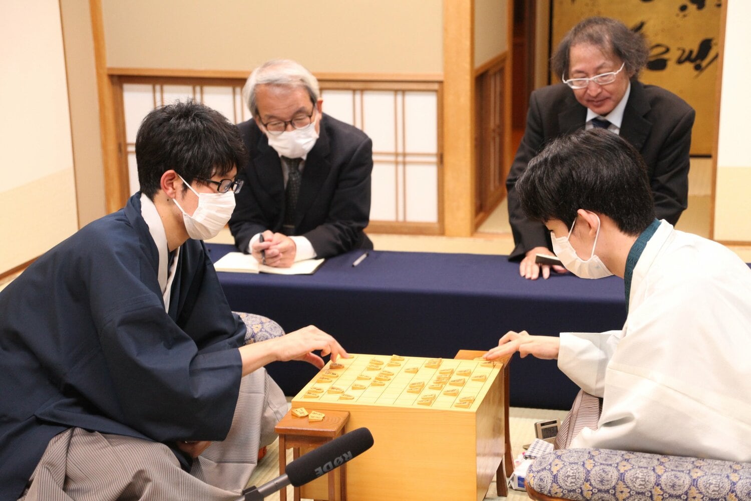 棋聖戦第2局では佐々木の「毒まんじゅう」が……　©日本将棋連盟