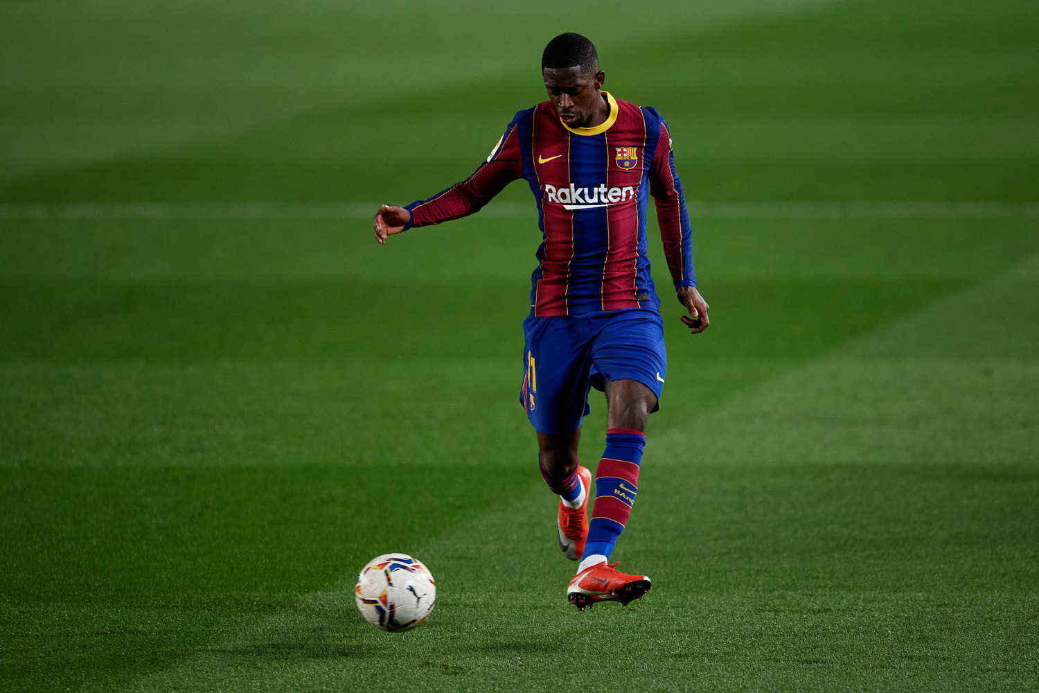 デンベレの特長の1つに、左右両足を高いレベルで操る技術がある ©Getty Images