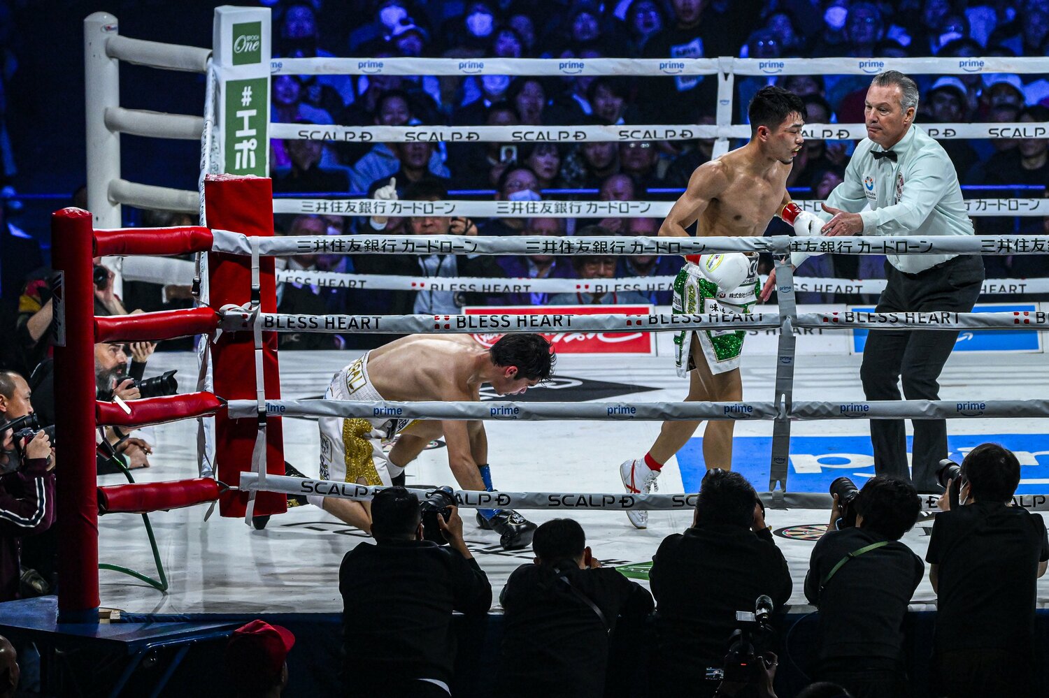 ダウン経験のないクエジャルから1度目のダウンを奪った　©︎Takuya Sugiyama