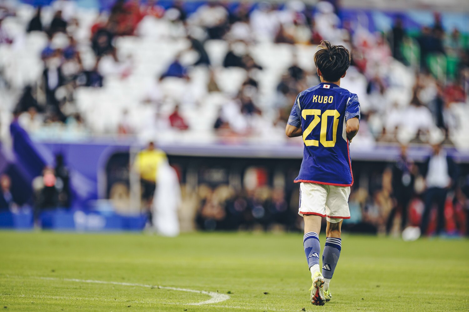 海外メディアからの質問にも丁寧に対応する姿が見られる久保　©Kiichi Matsumoto