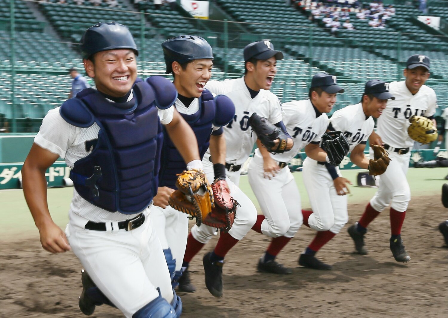 森友哉がキャプテンをつとめた当時の大阪桐蔭高メンバー。左から4人目が福森さん ©JIJI PRESS