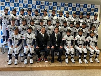 「女子野球が広がることで男子野球の仕組みも…」静岡初の女子高校野球部　監督・校長が取り払う先入観と固定観念とは＜Number Web＞ photograph by Tokai University Shoyo Shizuoka High School