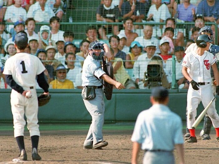 「ピッチャーかわいそう」批判も…夏の甲子園で衝撃だった24年前“延長15回サヨナラボーク”、現役高校球児(審判志望)は「素晴らしいです」<Number Web> photograph by Sankei Shimbun