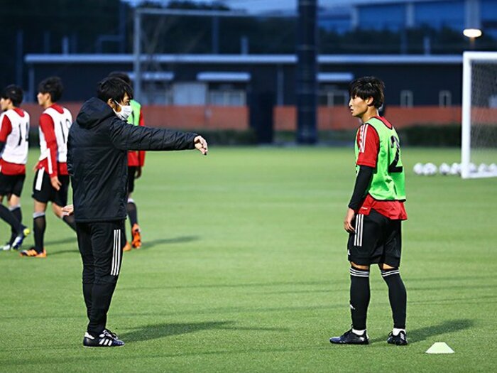 「具体的で、ハッとなる」U-17日本代表が中村憲剛の助言に目がキラキラ…“欧州よりJリーグを観る”スマホ世代＜Number Web＞ photograph by JFA/AFLO