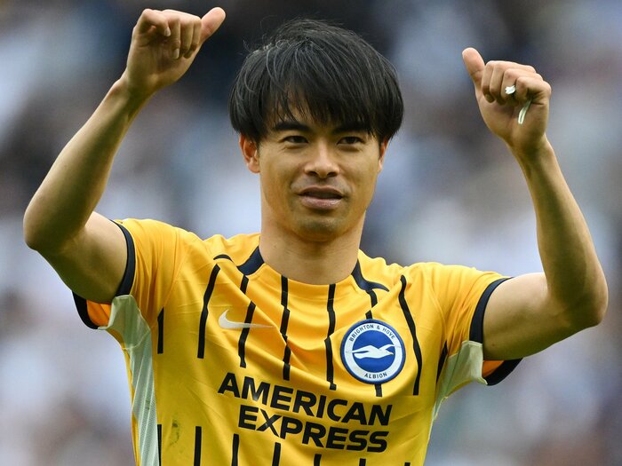 「兄がブライトンまで来ました」シャイな三笘薫28歳が初めて“お兄ちゃん”について語った日…三笘が笑顔を見せた“3つ上”兄のひと言とは？＜Number Web＞ photograph by Getty Images