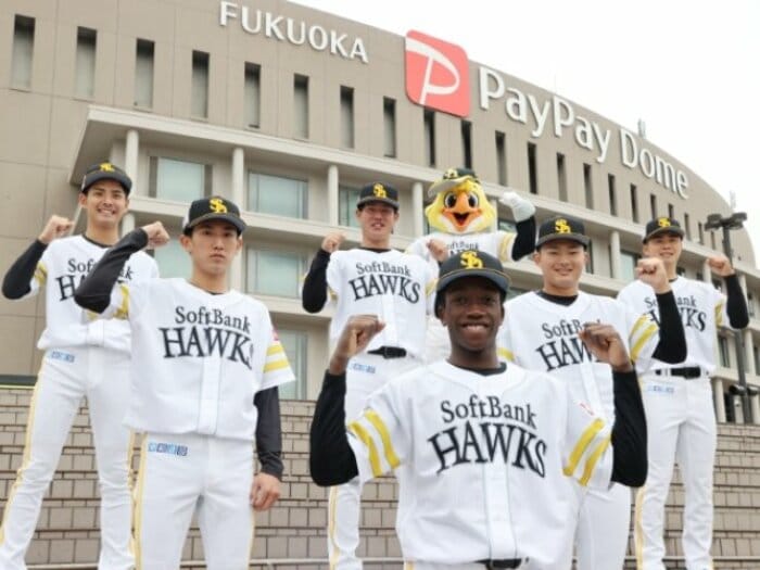 史上初の“四軍制”、選手数も激増のソフトバンク…なのに近藤健介＆オスナら大型補強はなぜ？「メジャー球団に勝つ」世界一へのガチ度＜Number Web＞ photograph by JIJI PRESS