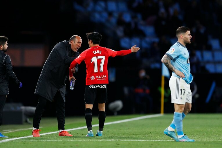 なぜ久保建英が“幻のアシスト”直後、代理監督と言い合いに？ レアル戦前に好調だがマジョルカは…〈撮影者の視点〉(29)