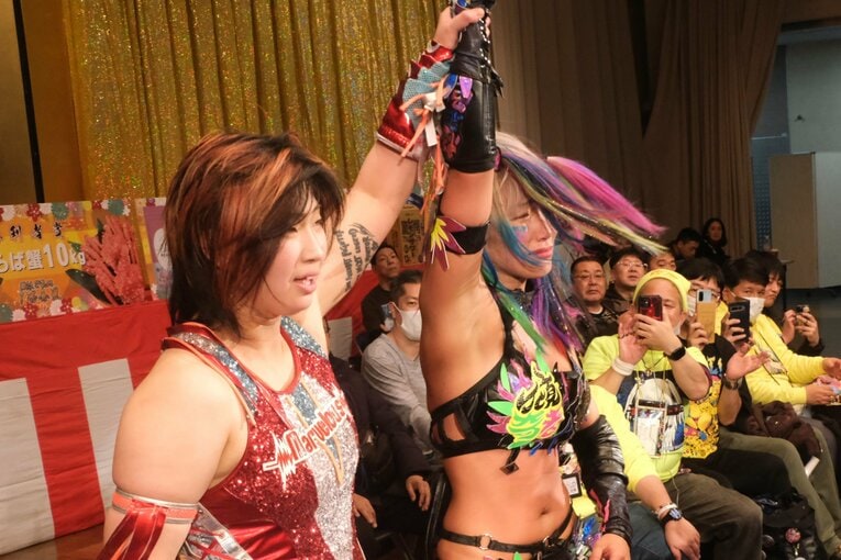 「スターダムをクビになって…」人気女子プロレスラーが初告白　ウナギ・サヤカ“超満員の自主興行”に密着して感じた「不思議な風格」(82)