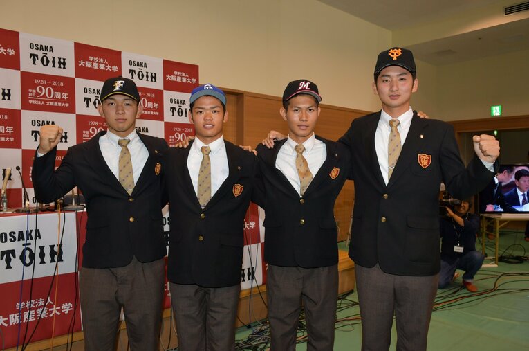 4人がプロ入りした2018年の大阪桐蔭。甲子園春夏連覇の偉業とも相まって「黄金世代」と言われるが、府立高に苦しめられた一戦もあった ／ photograph by Hideki Sugiyama