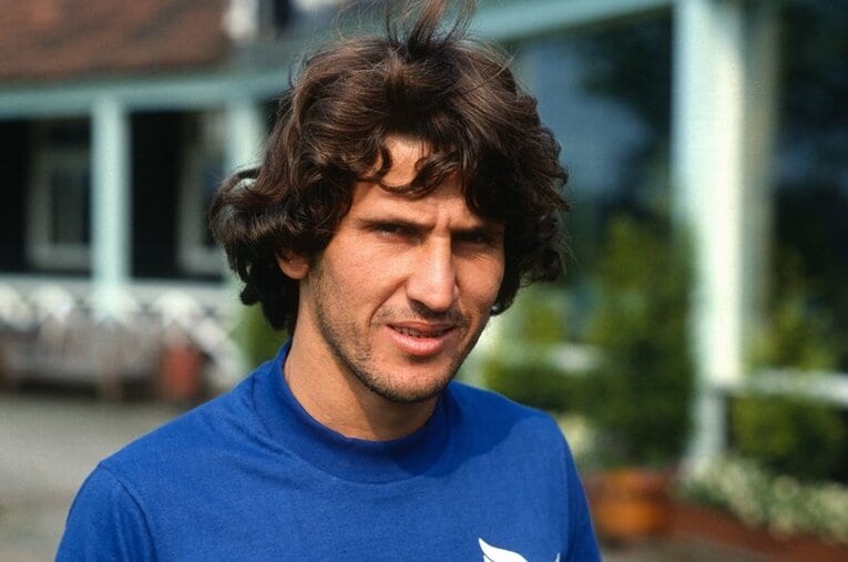 1981年のジーコ。フットボール王国ブラジルで愛されるスーパースターは、どんなキャリアを描いてきたのか　©Mark Leech/Offside-Getty Images