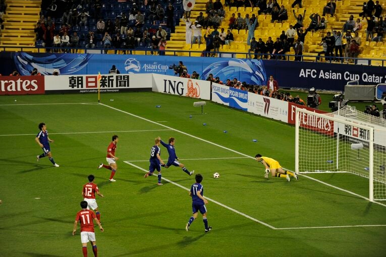 細貝萌がPKのこぼれ球を詰めて日本が勝ち越しに成功。しかし延長後半終了間際、韓国が脅威の粘りで同点に追いついた　©Takuya Sugiyama