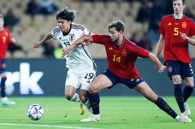 W杯前に日本人カメラマンが撮ったU-21スペインvs日本「リアルな実力差」ハイプレス空転の完敗を“未来予測”にしないためには… (54)