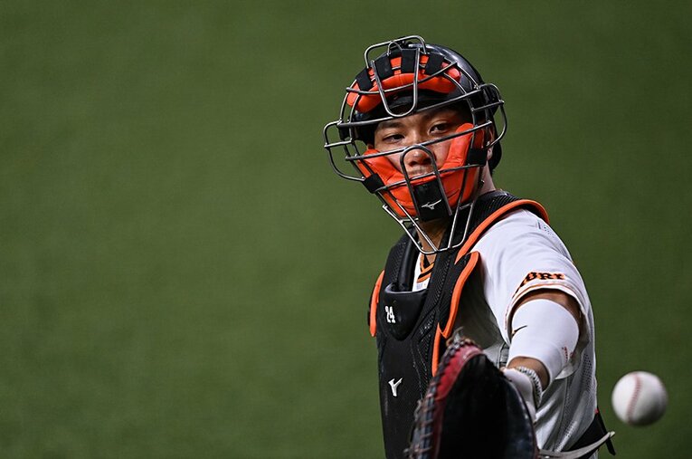 昨年の日本シリーズで正捕手を務めた大城。4連敗に終わったが、今季はさらなる成長が期待されている ／ photograph by Nanae Suzuki