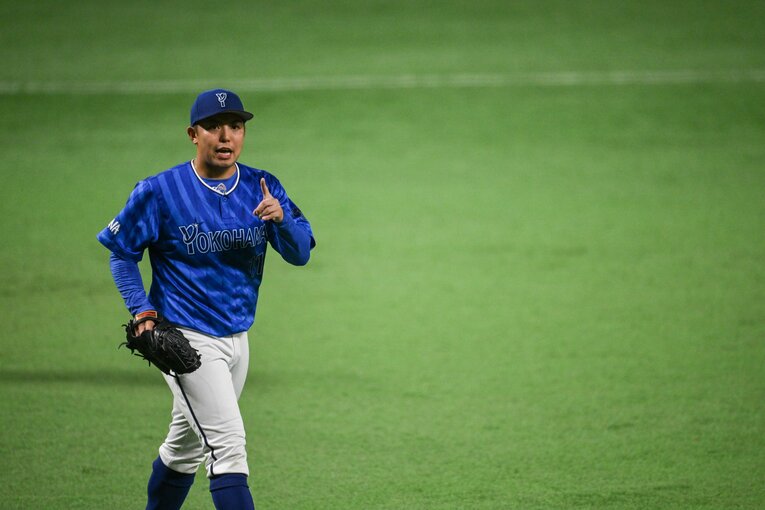 日本シリーズ第3戦、力投する東克樹　©Nanae Suzuki