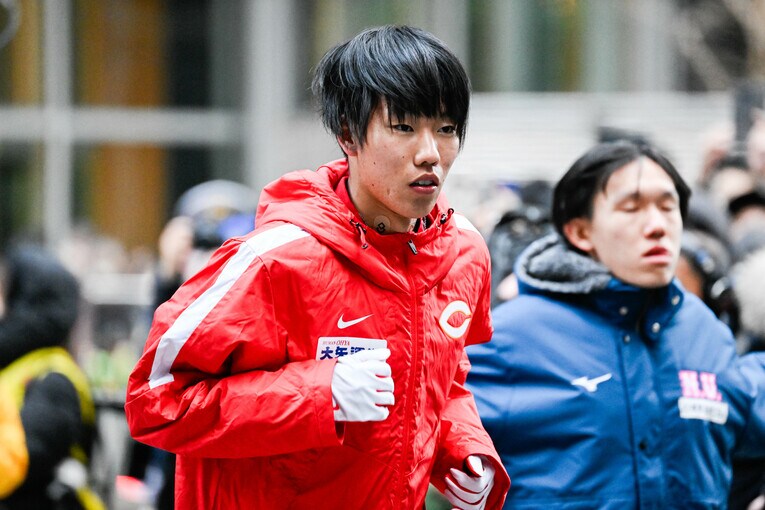 1区は前回大会区間4位と抜群の滑り出しを見せた溜池一太を起用。まさかの区間19位の大ブレーキに ©Yuki Suenaga