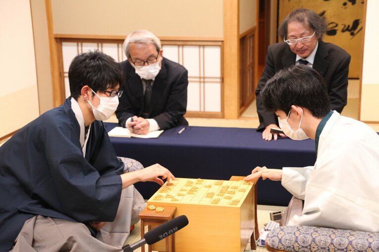 棋聖戦第2局では佐々木の「毒まんじゅう」が……　©日本将棋連盟