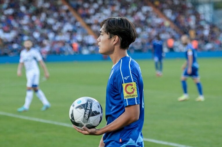 CLにも出場しているクロアチア最強のクラブ、ディナモ・ザグレブ戦でプレーする浦田樹。東欧からのステップアップも視野に入れている ／ photograph by Siniša Sović / NK Varaždin